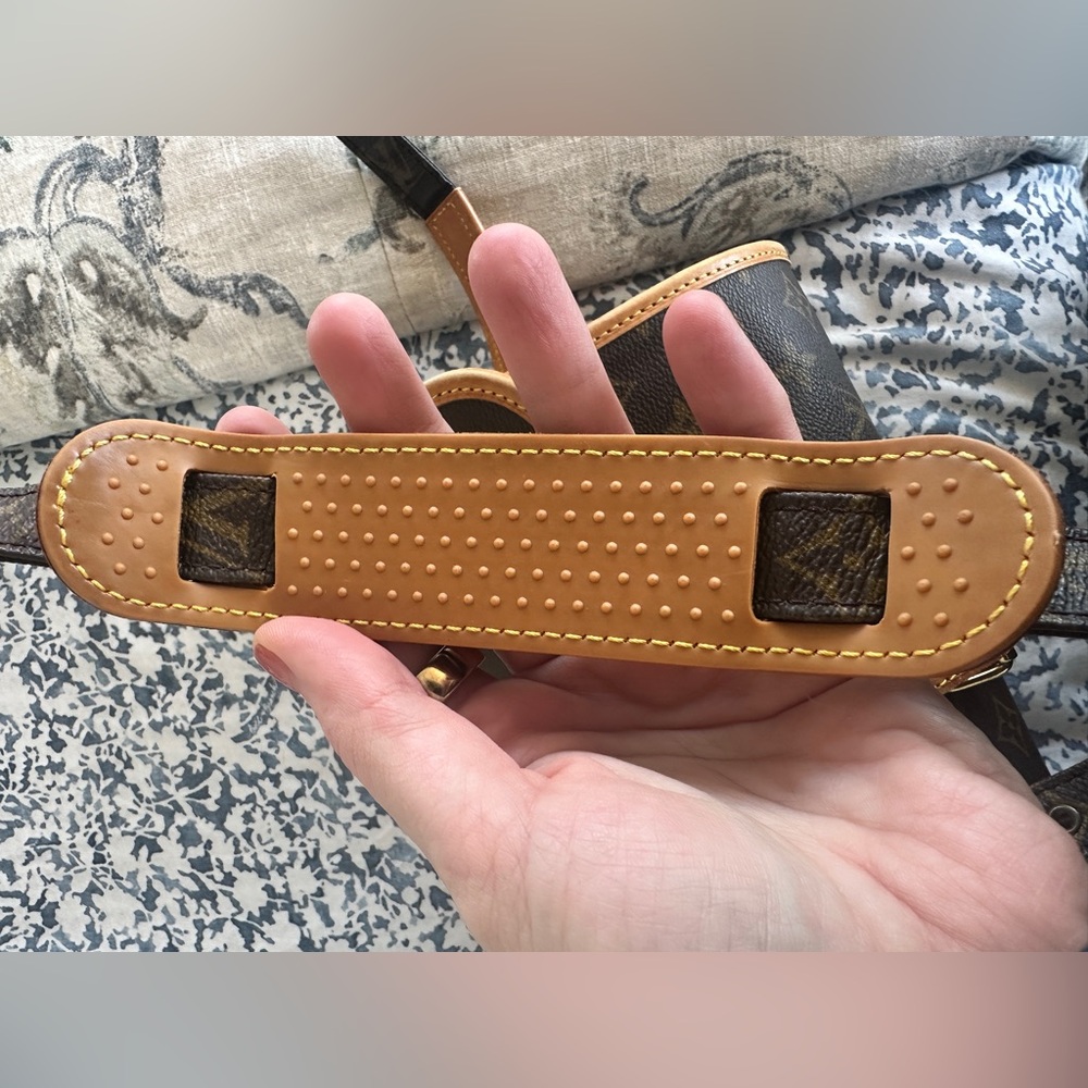 Louis Vuitton Brown Monogram Crossbody with Tan Trim - Picture 11 of 11